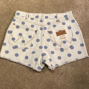 Wrangler x Billabong High Rise Denim Raw Hem
Shorts White Blue Polka Dots Sz 27
